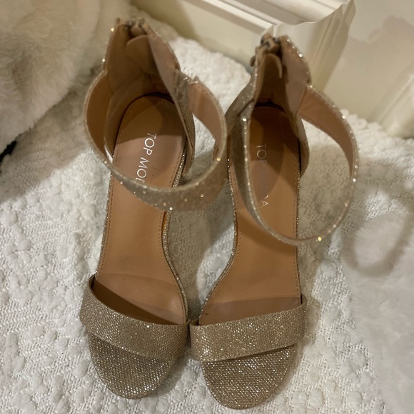 Gold Glitter Heels, Size 8 - Picture 5 of 5